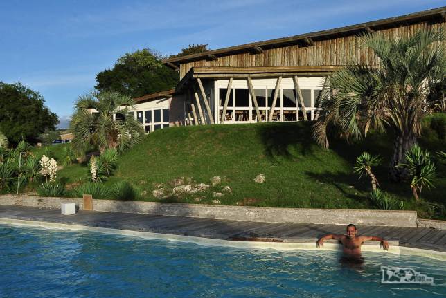 A deliciosa piscina do nosso hotel em Villa Serrana, no Uruguai